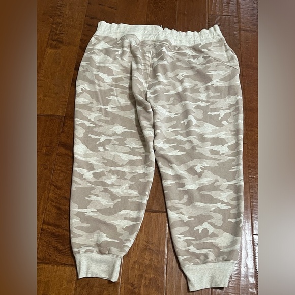 ATHLETA BALANCE PRINTED JOGGERS, OATMEAL CAMO, WOMENS SIZE 3X - Picture 7 of 10